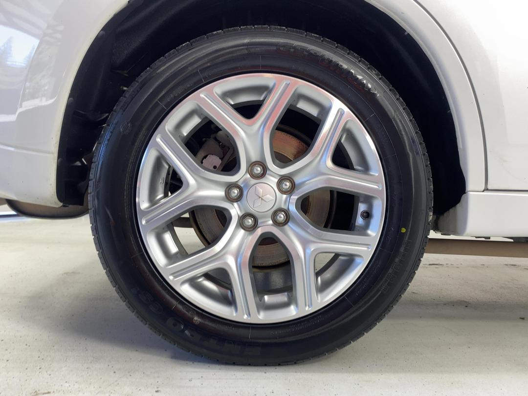 Photo '12' of Mitsubishi Outlander