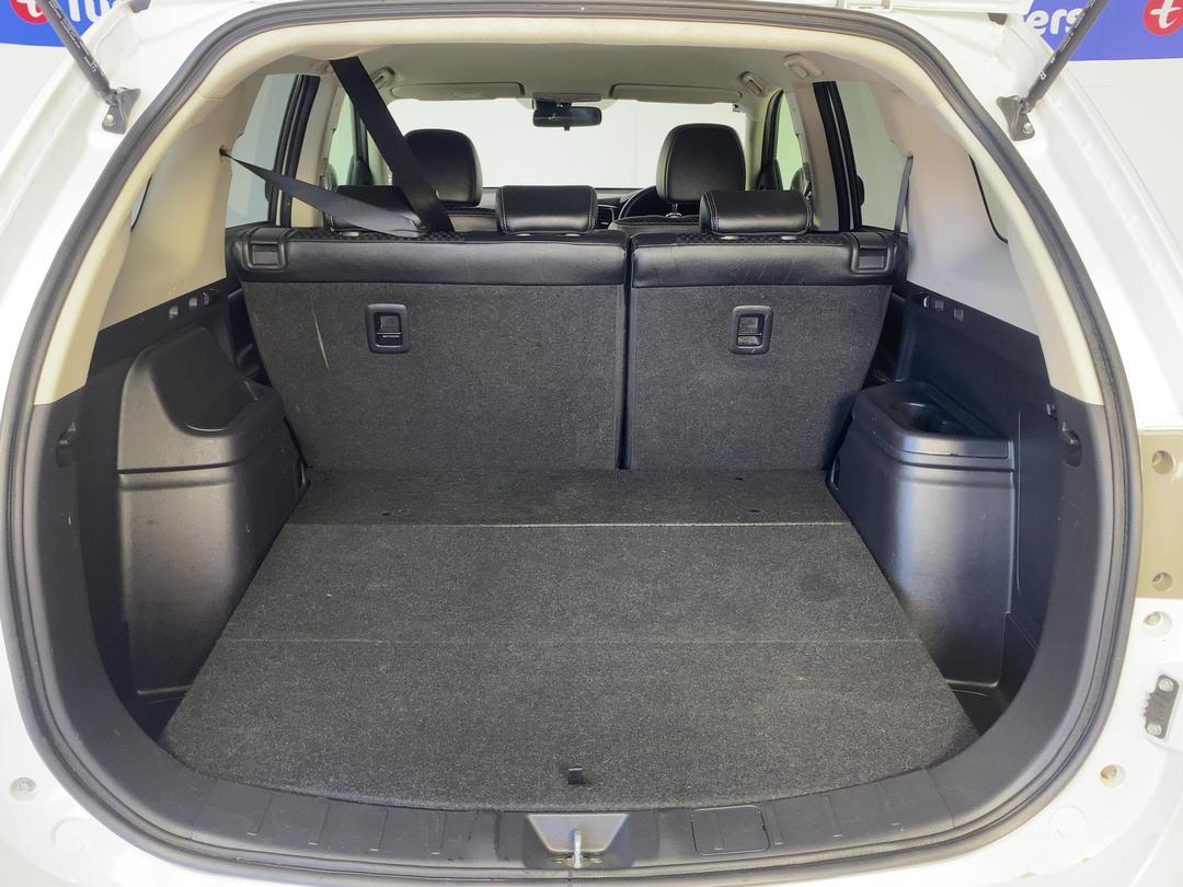 Photo '14' of Mitsubishi Outlander