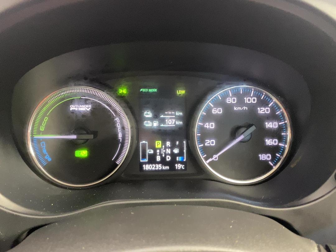 Photo '21' of Mitsubishi Outlander
