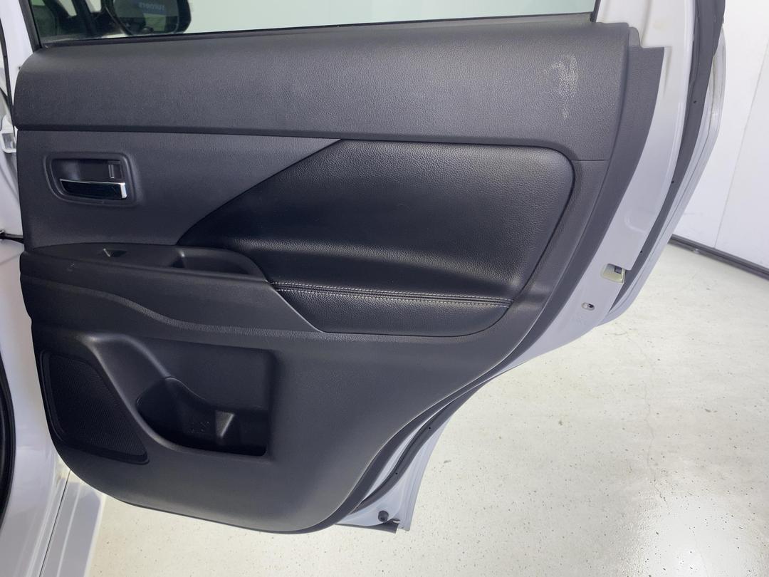 Photo '19' of Mitsubishi Outlander