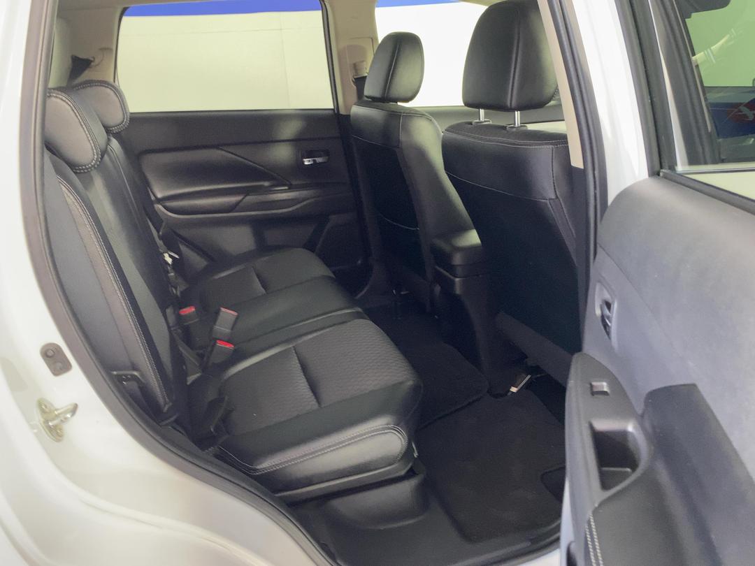 Photo '20' of Mitsubishi Outlander