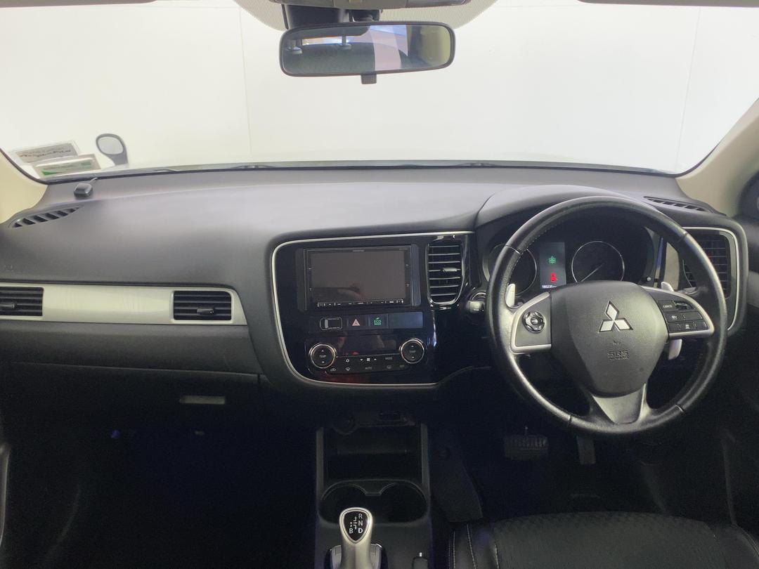 Photo '17' of Mitsubishi Outlander