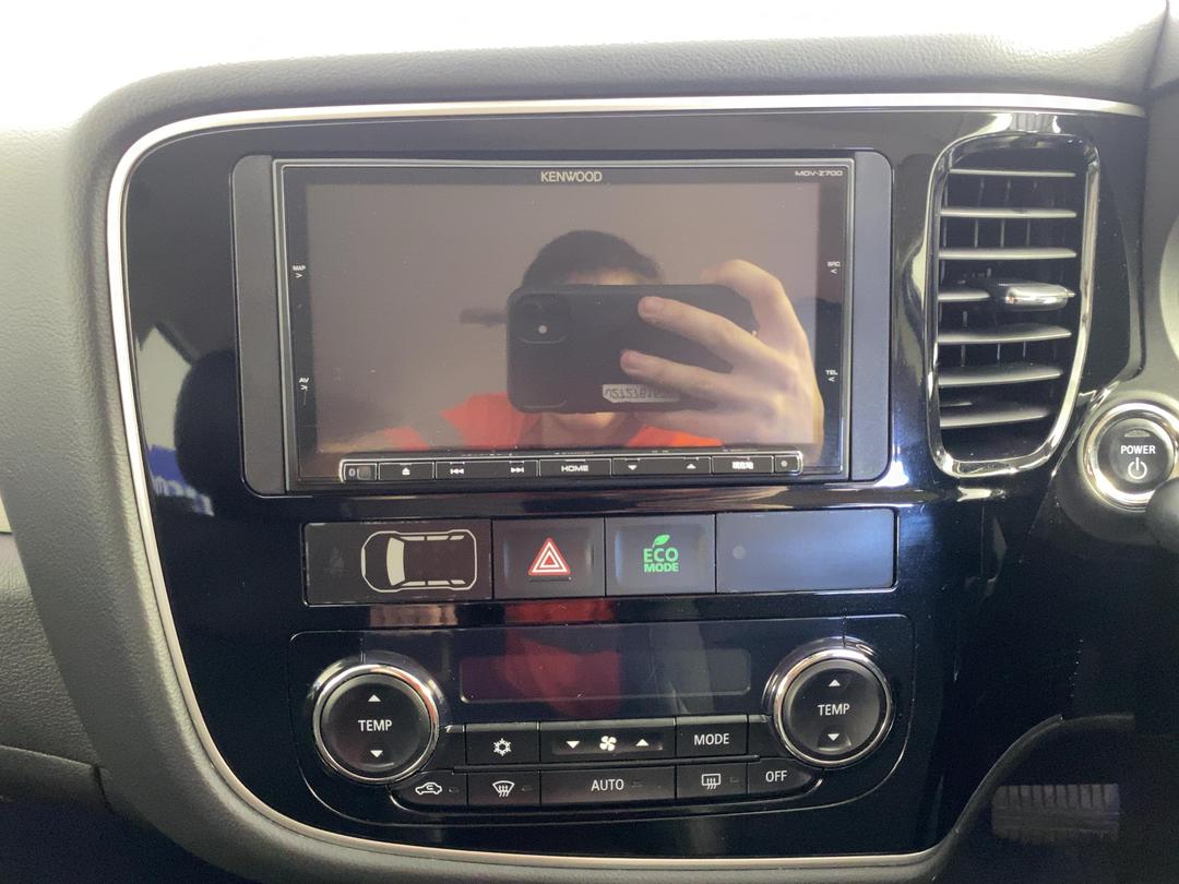 Photo '18' of Mitsubishi Outlander