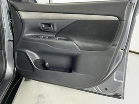 Photo '15' of Mitsubishi Outlander