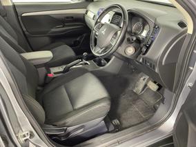 Photo '16' of Mitsubishi Outlander