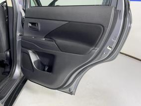 Photo '19' of Mitsubishi Outlander