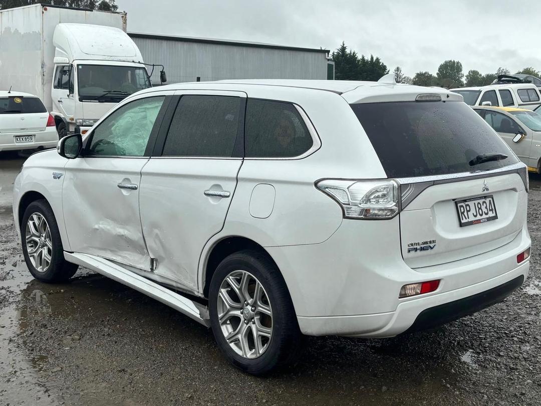 Photo '4' of Mitsubishi Outlander Phev Photo '4' of Mitsubishi Outlander Phev