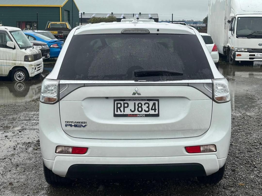 Photo '5' of Mitsubishi Outlander Phev Photo '5' of Mitsubishi Outlander Phev