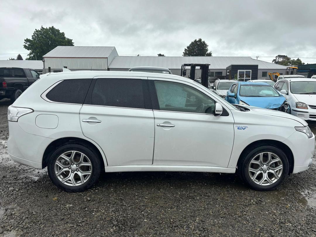 Photo '7' of Mitsubishi Outlander Phev Photo '7' of Mitsubishi Outlander Phev