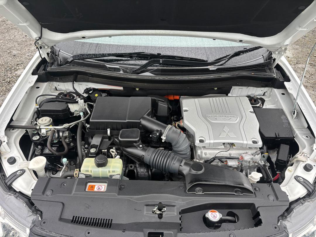 Photo '12' of Mitsubishi Outlander Phev Photo '12' of Mitsubishi Outlander Phev