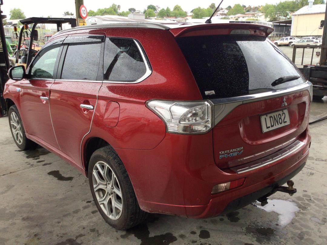 Photo '5' of Mitsubishi Outlander Phev Photo '5' of Mitsubishi Outlander Phev
