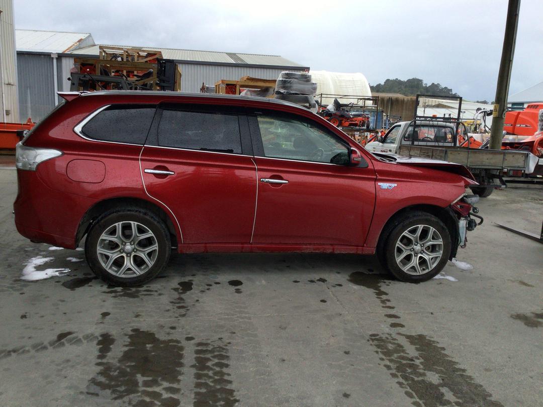 Photo '8' of Mitsubishi Outlander Phev Photo '8' of Mitsubishi Outlander Phev