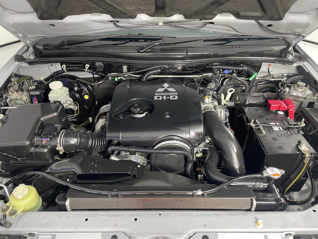 Photo '13' of Mitsubishi Triton