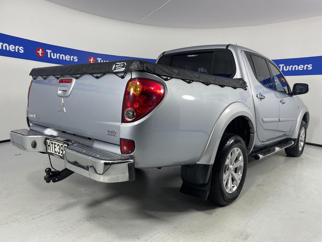 Photo '7' of Mitsubishi Triton