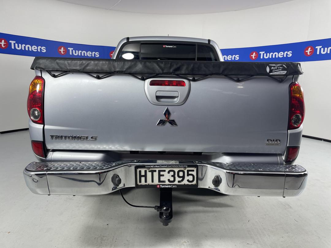 Photo '6' of Mitsubishi Triton