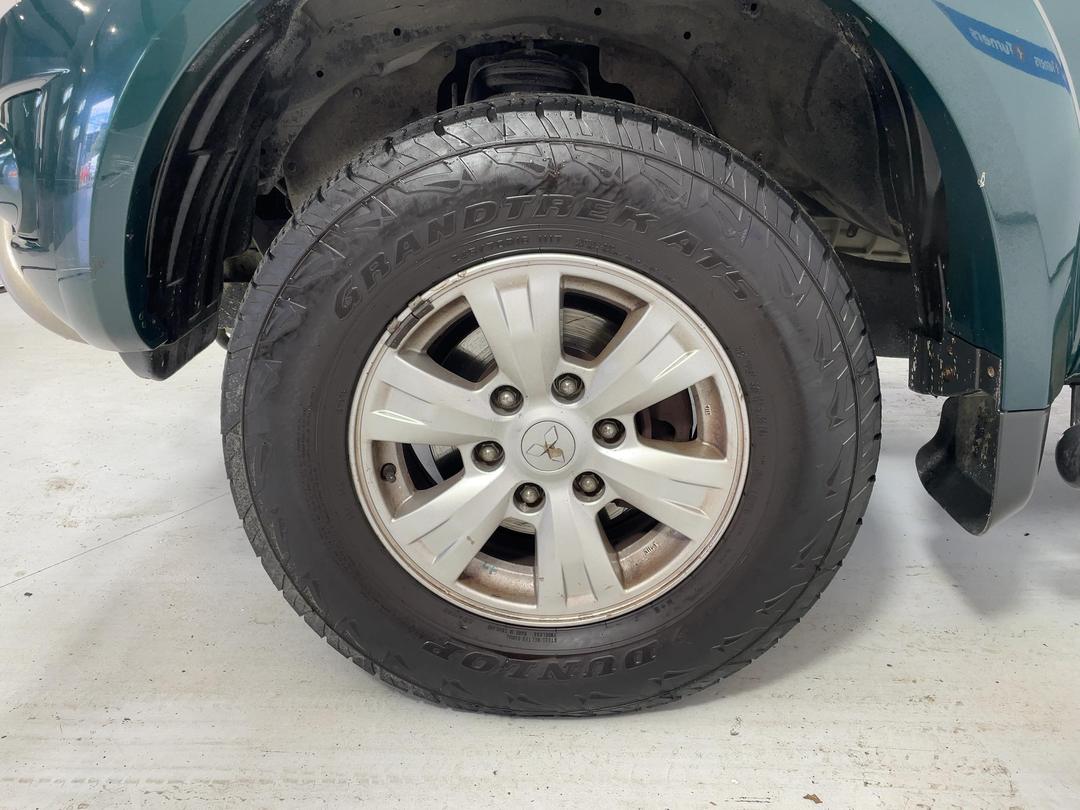 Photo '10' of Mitsubishi Triton