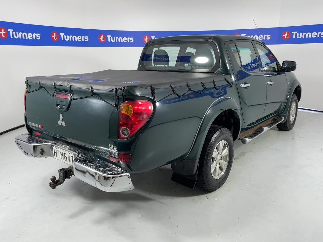 Photo '7' of Mitsubishi Triton