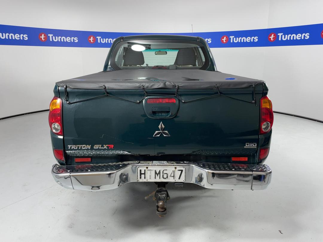 Photo '6' of Mitsubishi Triton