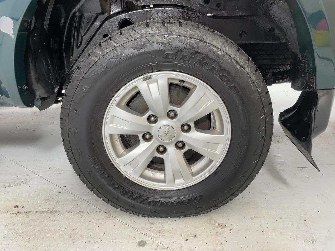 Photo '11' of Mitsubishi Triton