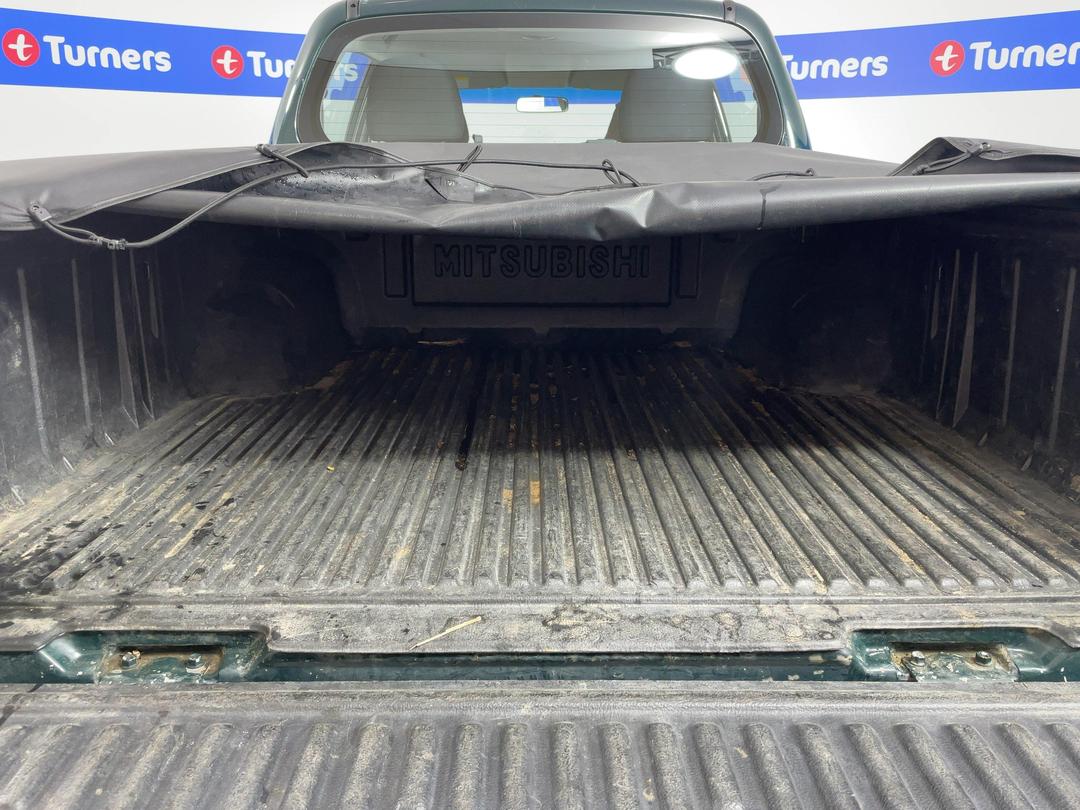 Photo '14' of Mitsubishi Triton