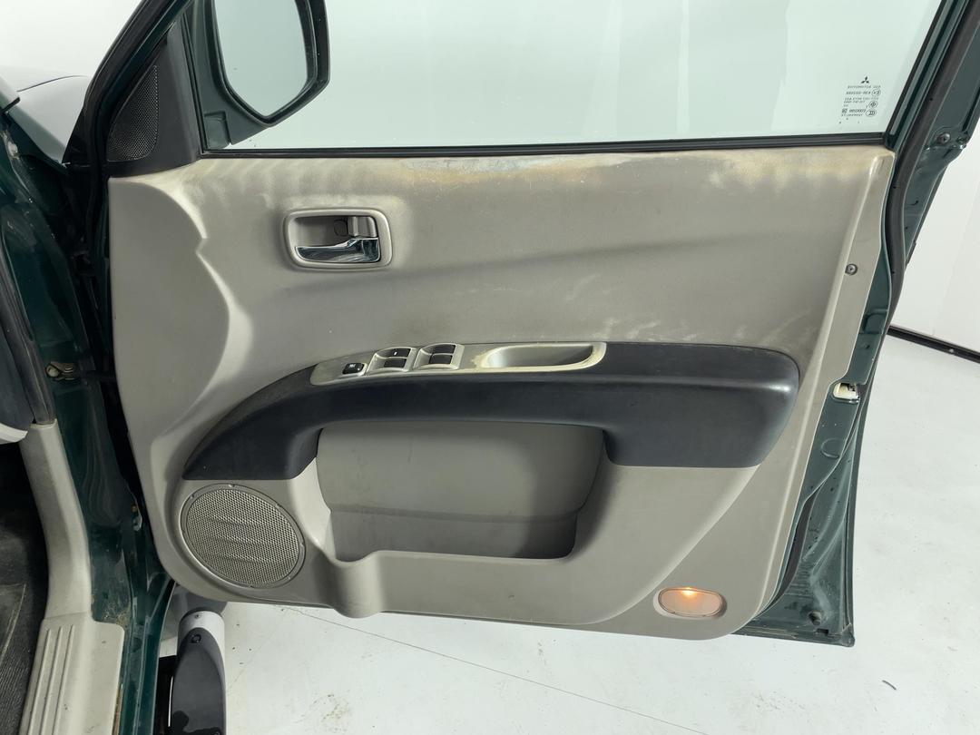 Photo '15' of Mitsubishi Triton