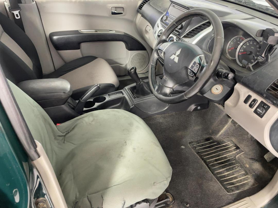 Photo '16' of Mitsubishi Triton