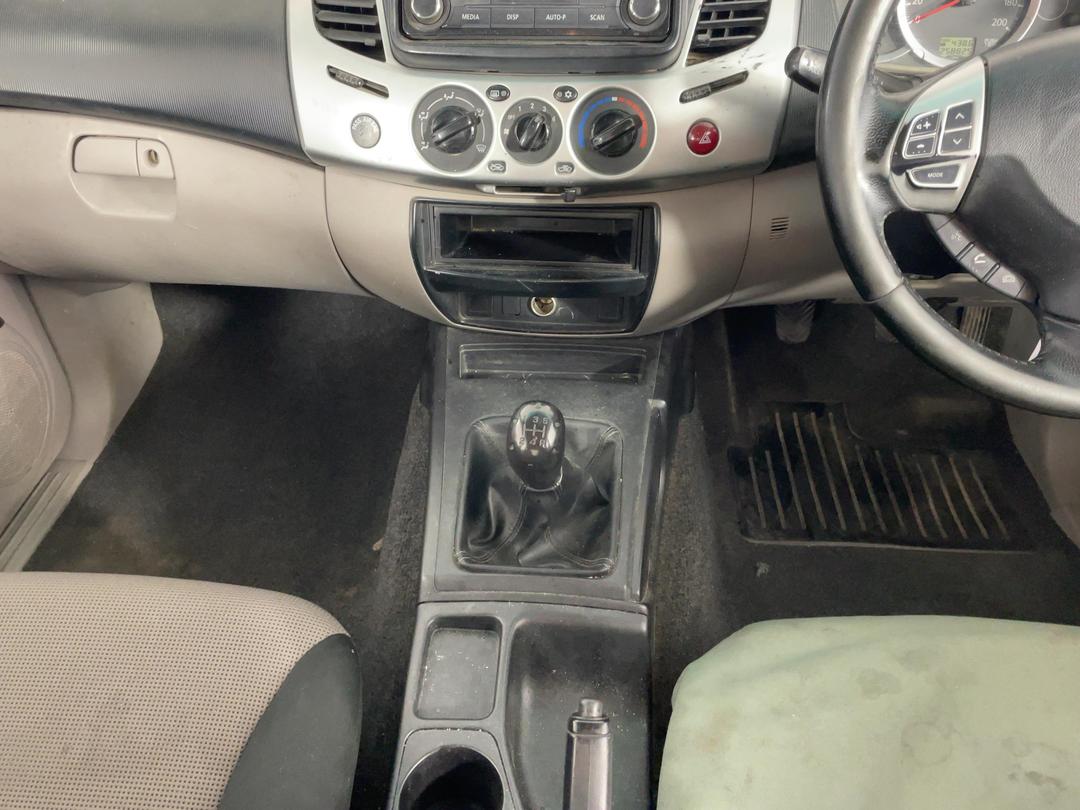 Photo '18' of Mitsubishi Triton