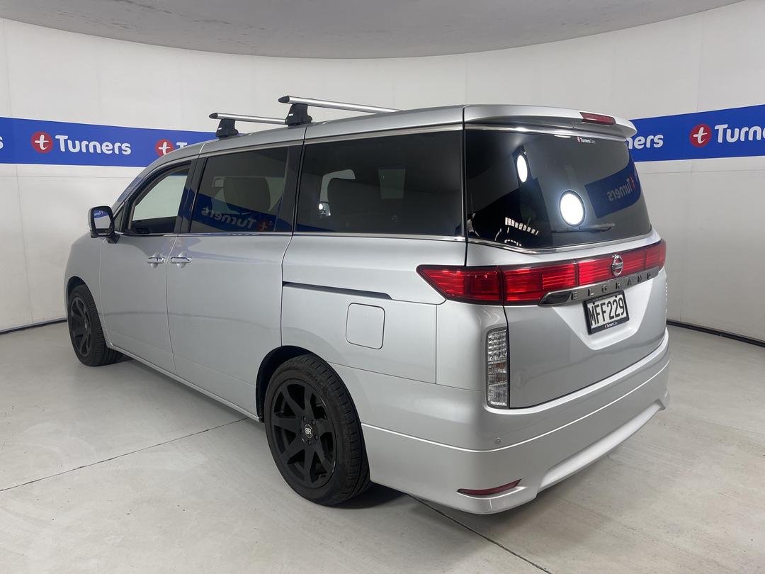 Photo '10' of Nissan Elgrand