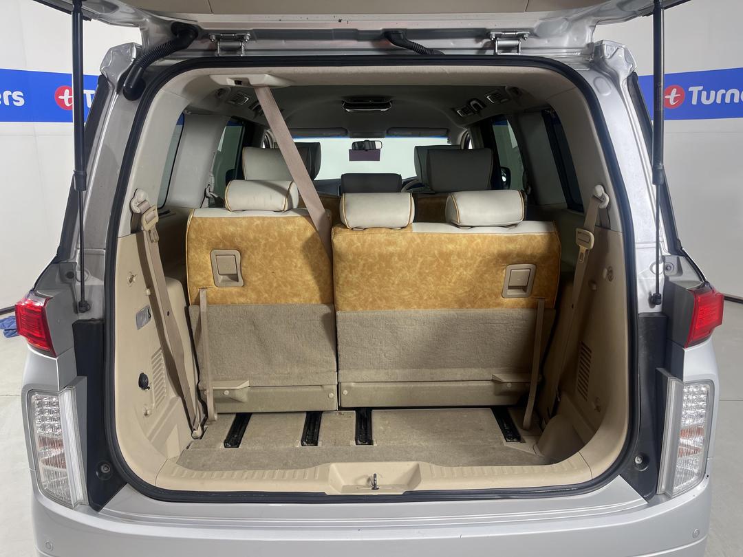 Photo '12' of Nissan Elgrand