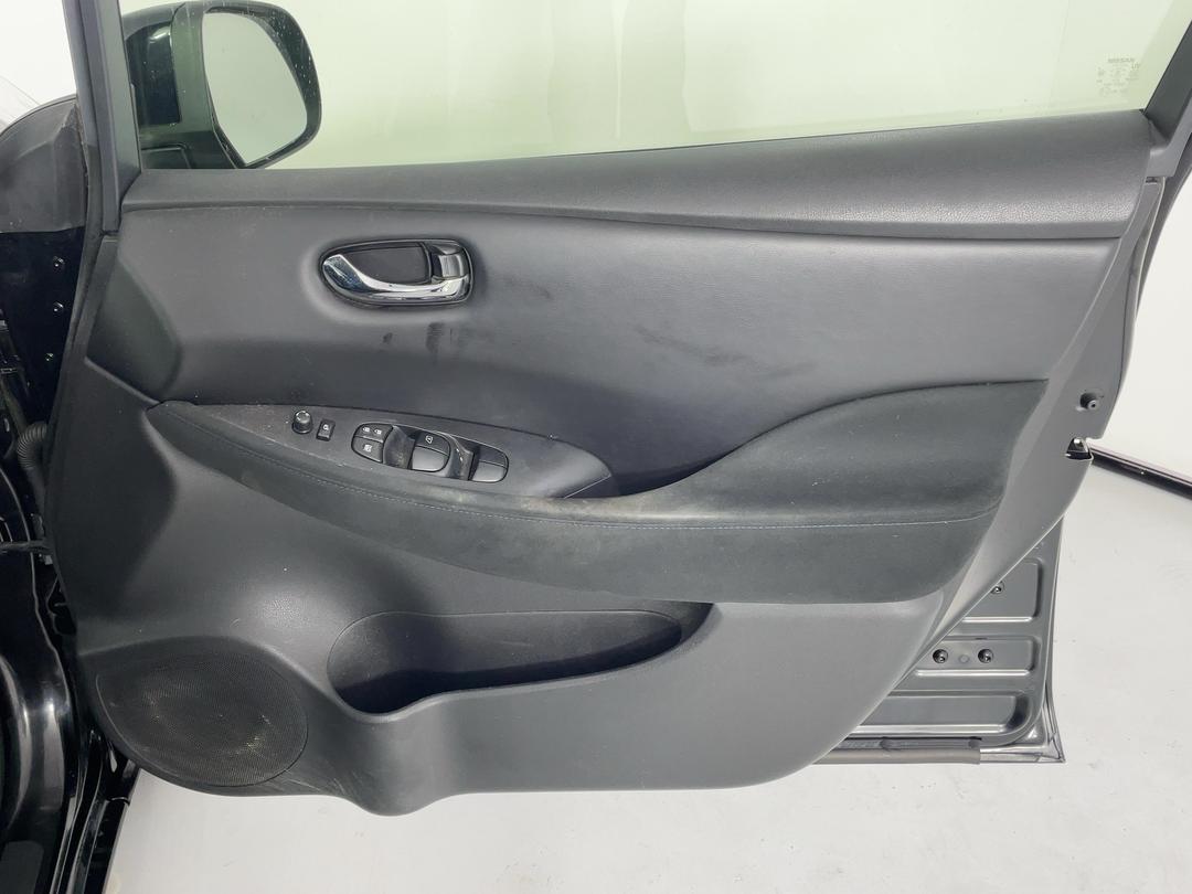Photo '15' of Nissan Leaf