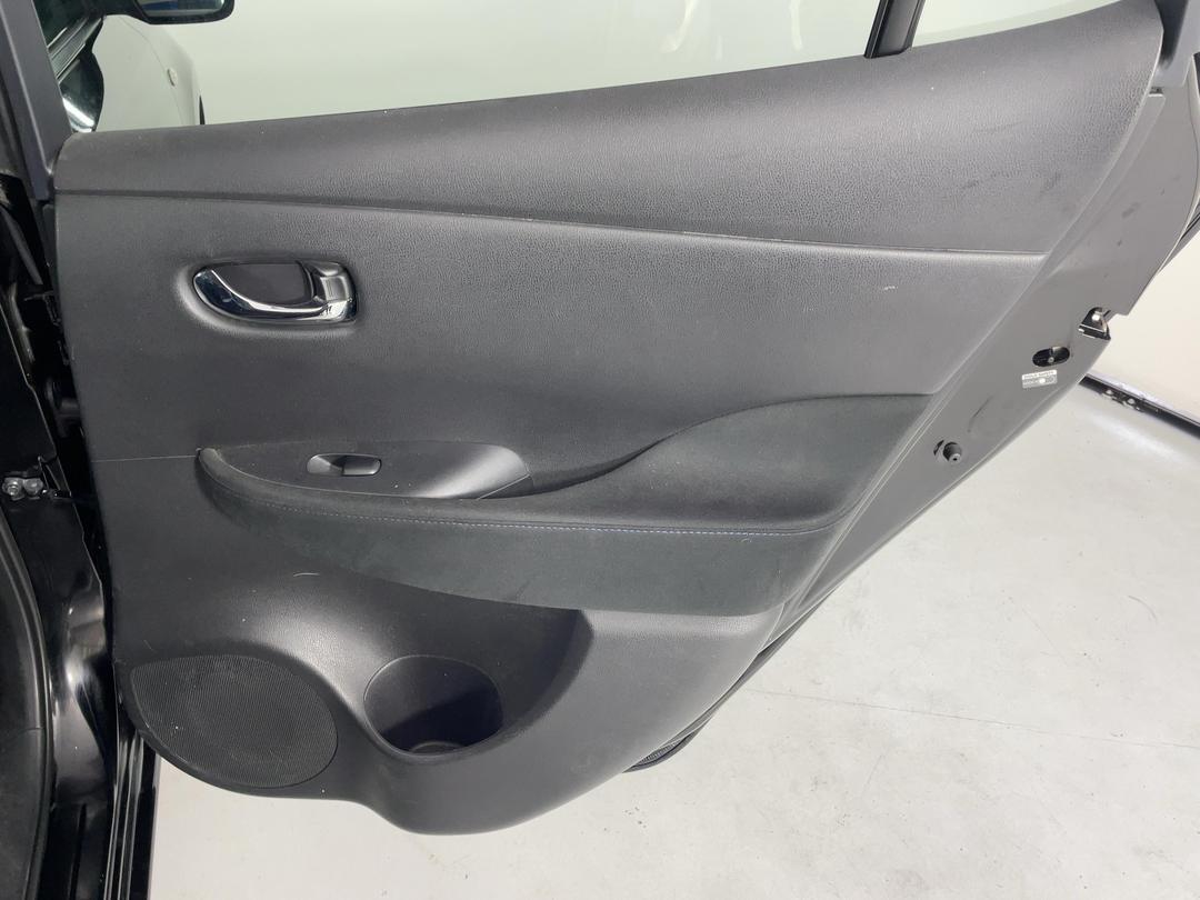 Photo '19' of Nissan Leaf
