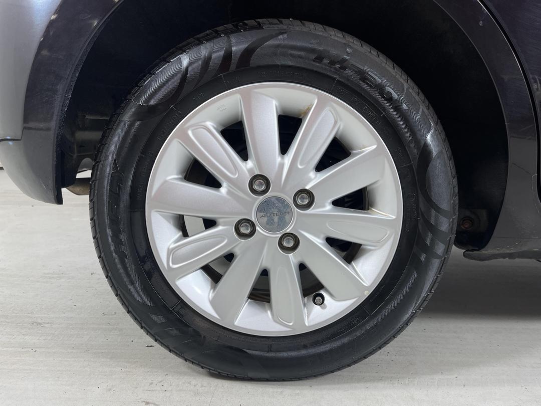 Photo '12' of Nissan March