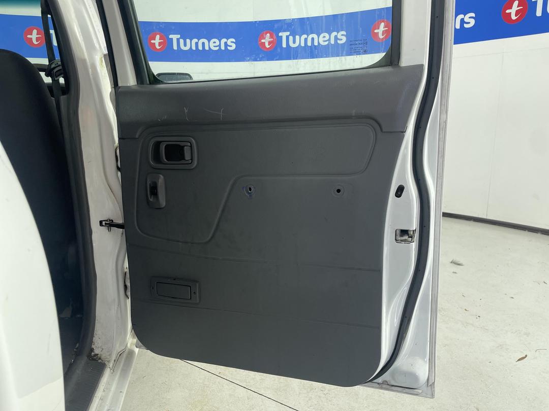 Photo '16' of Nissan Navara DX D/C