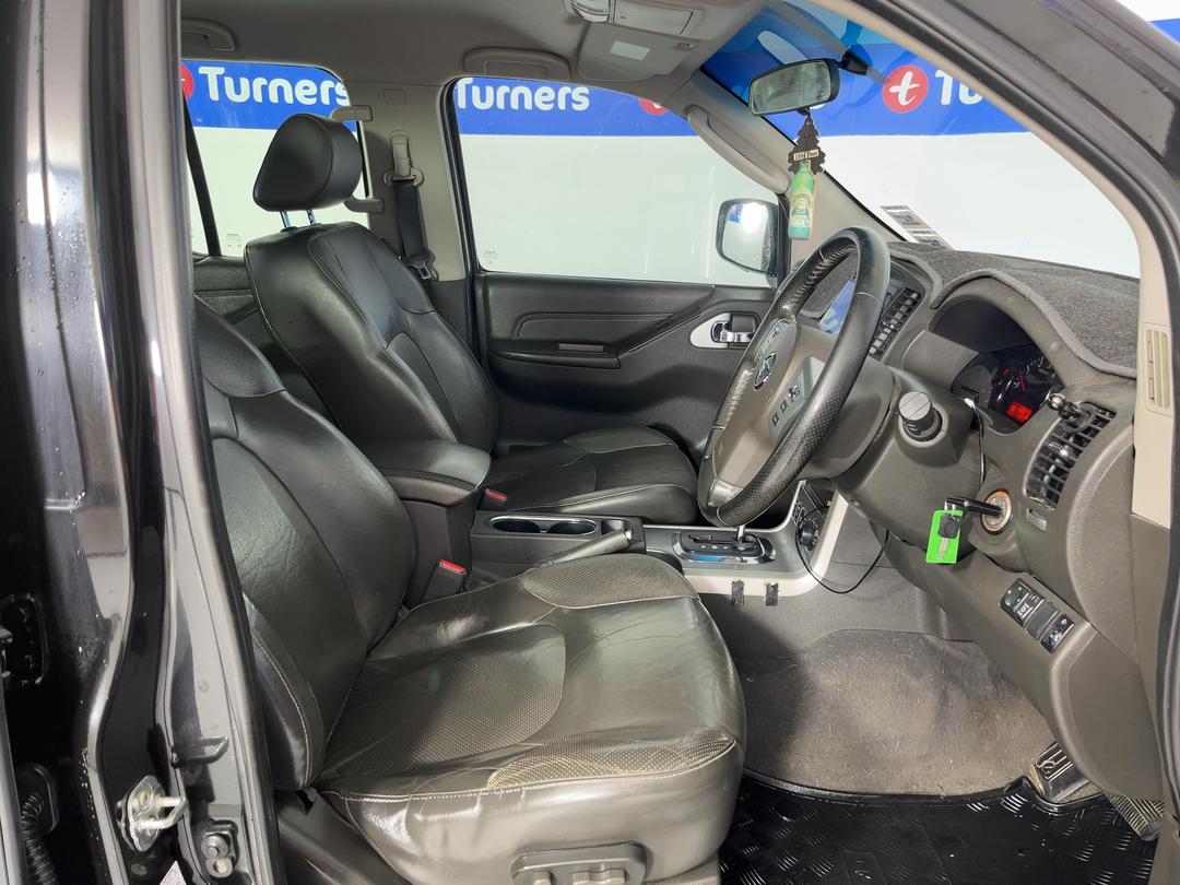 Photo '14' of Nissan Navara