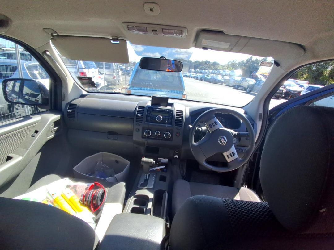 Photo '10' of Nissan Navara D/C ST Photo '10' of Nissan Navara D/C ST