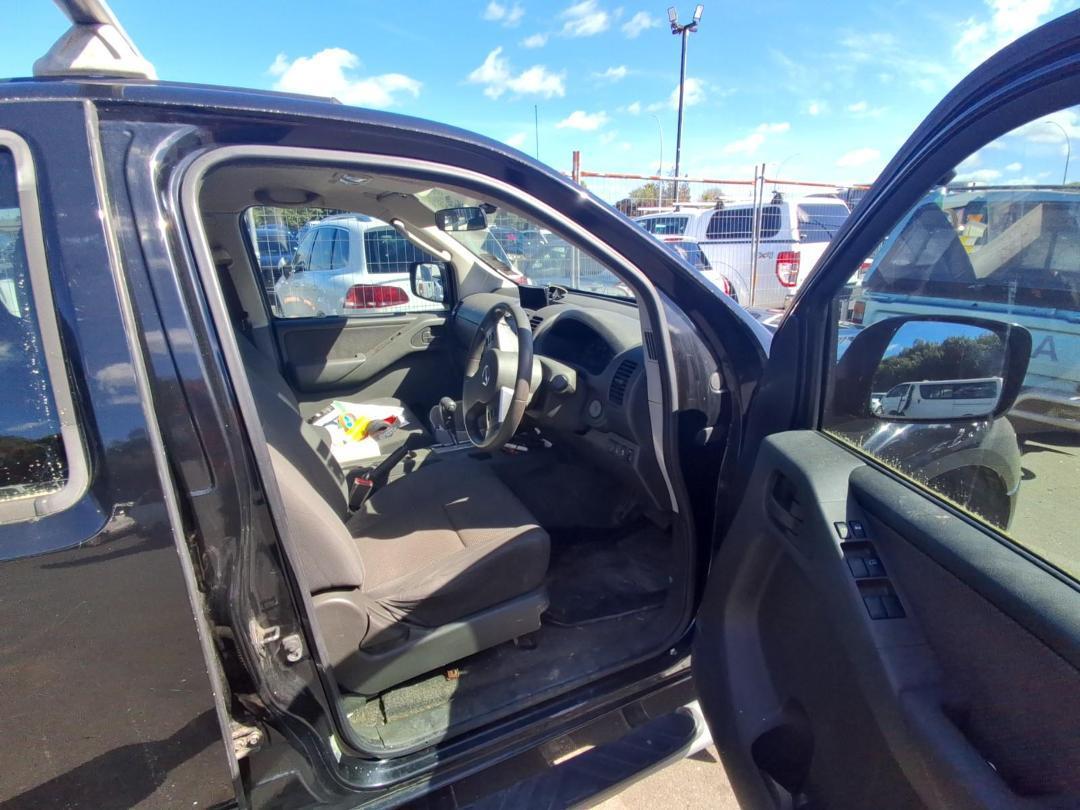 Photo '11' of Nissan Navara D/C ST Photo '11' of Nissan Navara D/C ST