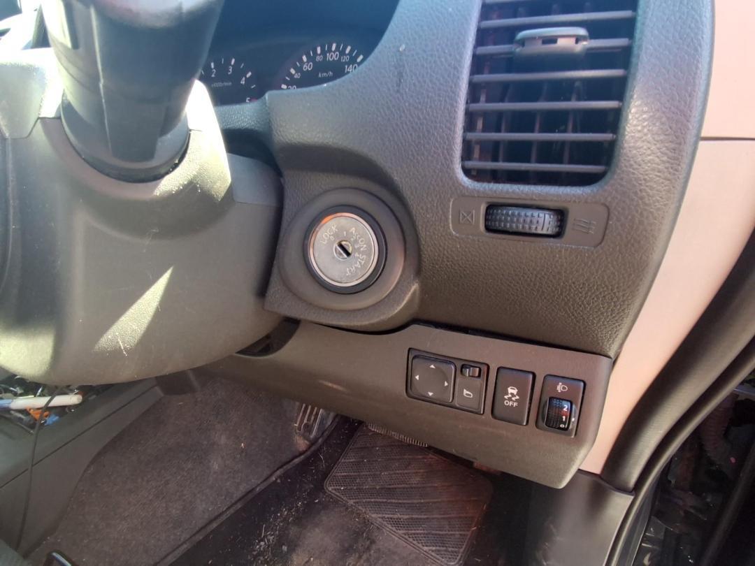 Photo '14' of Nissan Navara D/C ST Photo '14' of Nissan Navara D/C ST