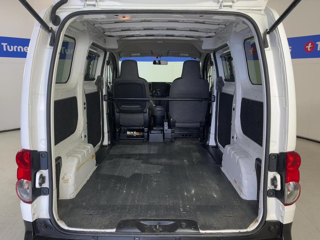 Photo '14' of Nissan NV200