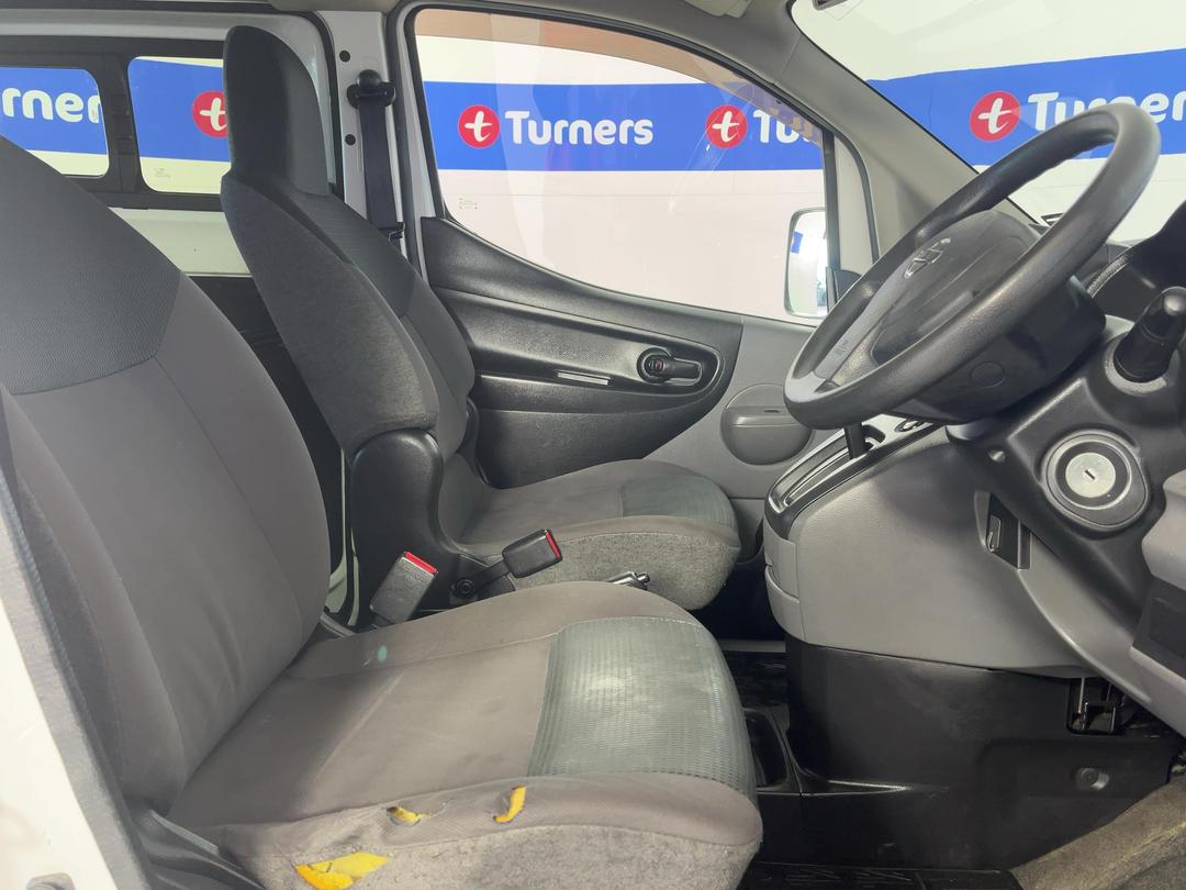 Photo '16' of Nissan NV200