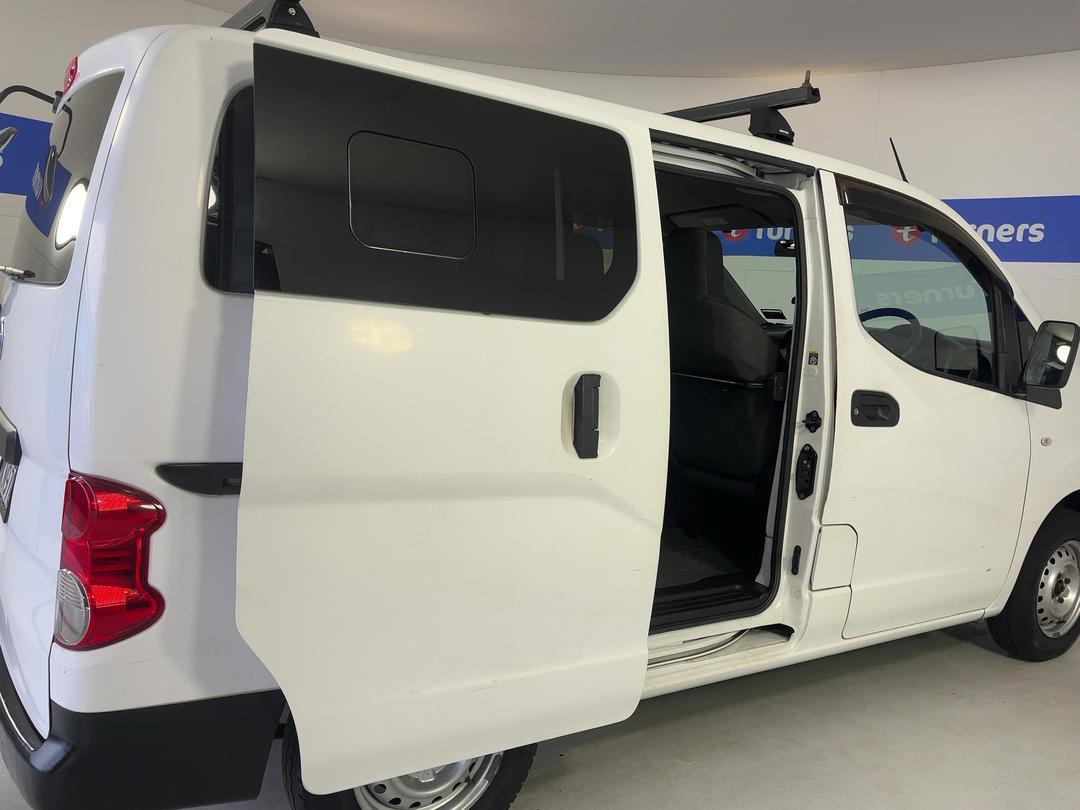 Photo '19' of Nissan NV200