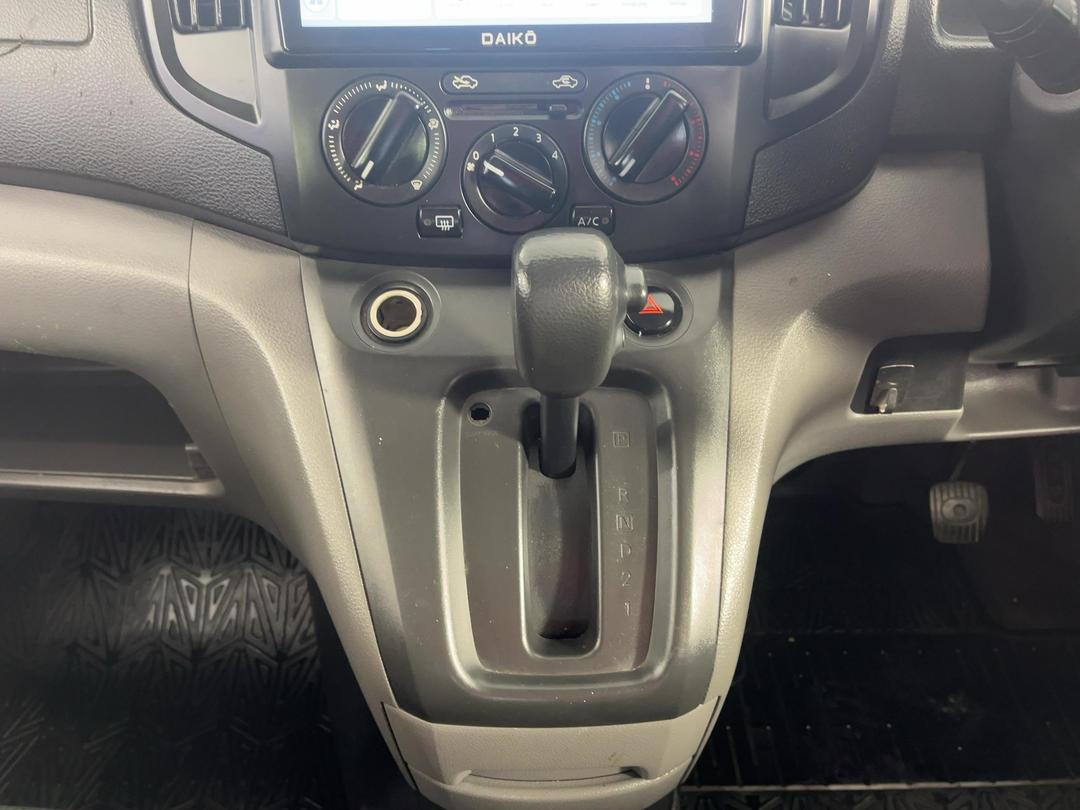 Photo '18' of Nissan NV200