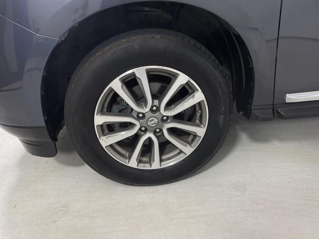 Photo '8' of Nissan Pathfinder TI