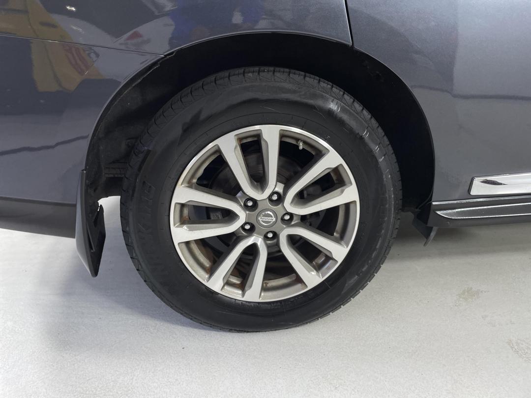 Photo '10' of Nissan Pathfinder TI