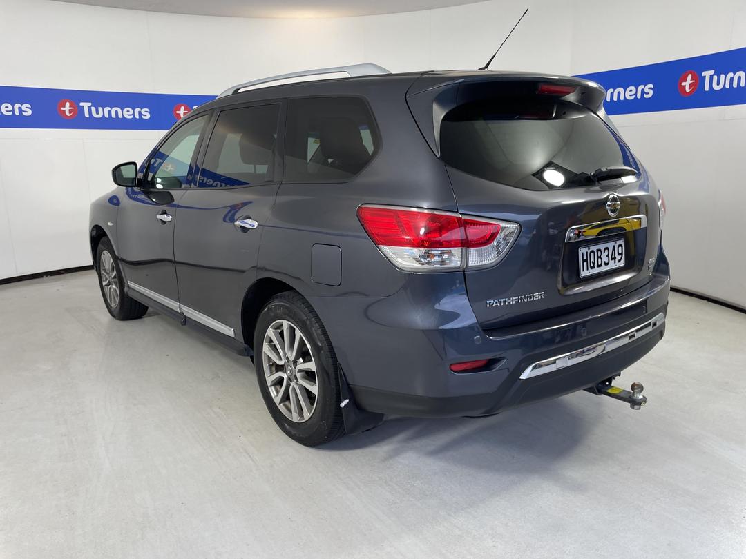 Photo '4' of Nissan Pathfinder TI