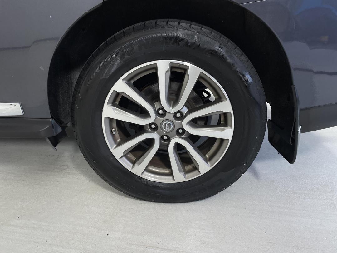 Photo '9' of Nissan Pathfinder TI