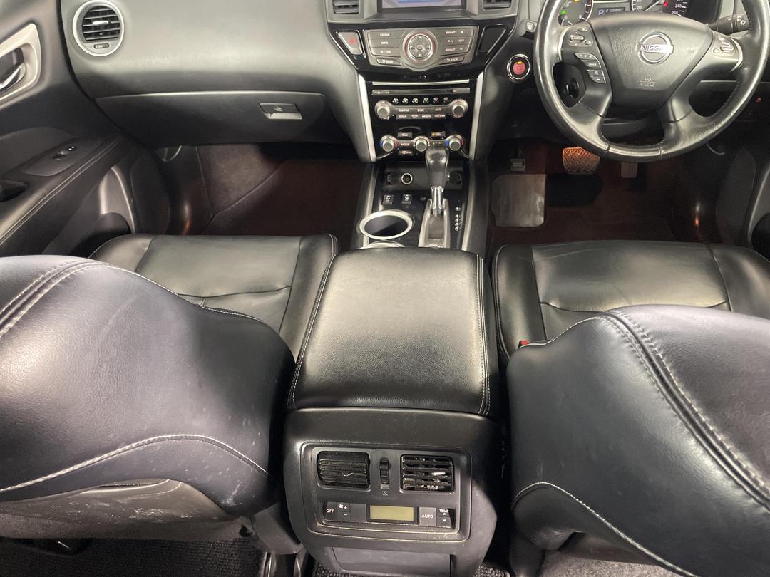 Photo '16' of Nissan Pathfinder TI