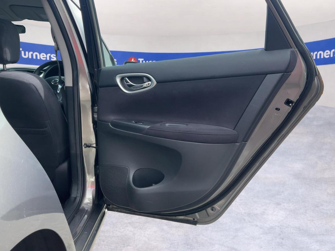 Photo '19' of Nissan Pulsar