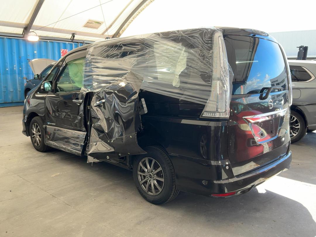 Photo '4' of Nissan Serena