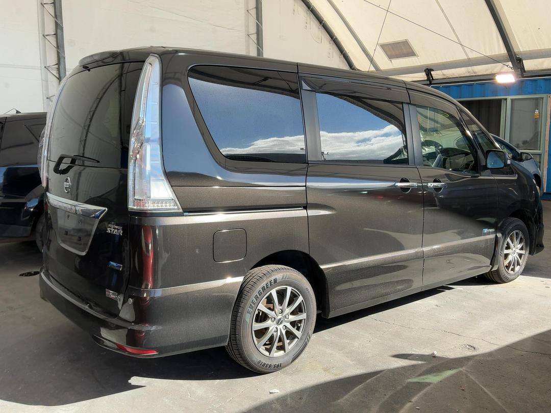 Photo '6' of Nissan Serena