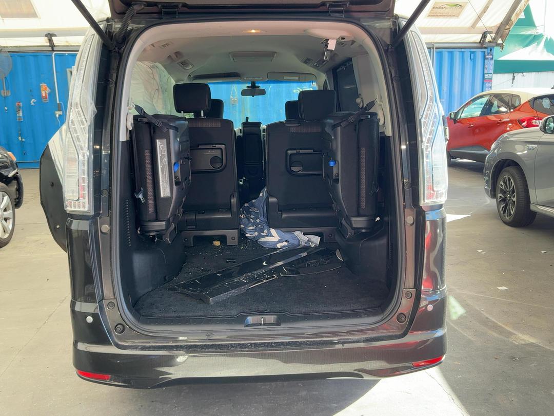 Photo '7' of Nissan Serena